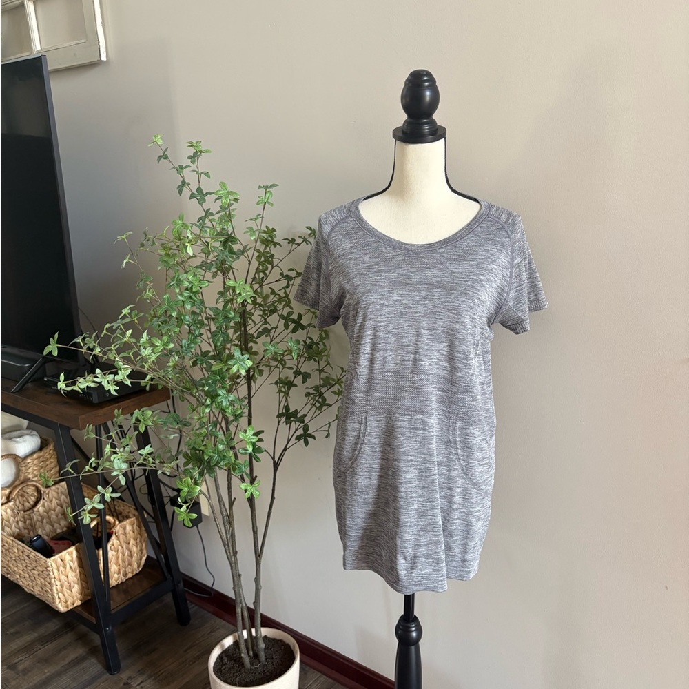 Lululemon Swiftly Tech Short Sleeve Shirt Size 12